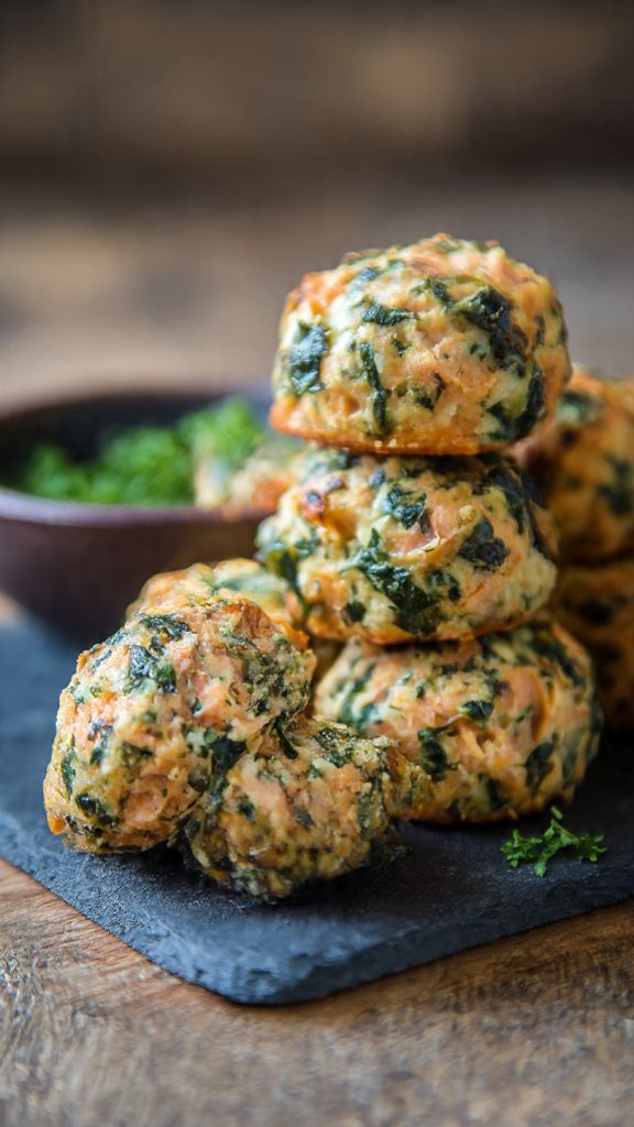 Salmon & Spinach Biscuits: A Nutrient-Packed, Omega-Rich Treat for Your Pup